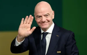Мяч, которым Марадона забил легендарный гол «Рука Бога»,  продан на аукционе за 3,3 млн долларов