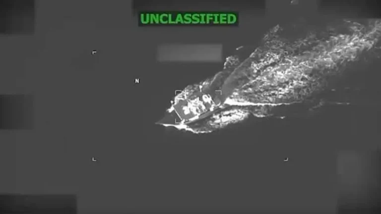США атаковали подозреваемый в наркотрафике катер: опубликовано видео удара