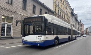 В воскресенье в Латвии пройдут дожди, на побережье ветер усилится до 20 м/с