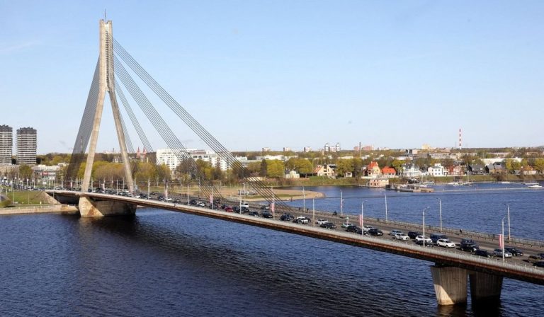 Вантовый мост в Риге начнут реконструировать в 2027 году: на время работ установят временный мост