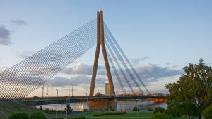Вантовый мост в Риге начнут реконструировать в 2027 году: на время работ установят временный мост