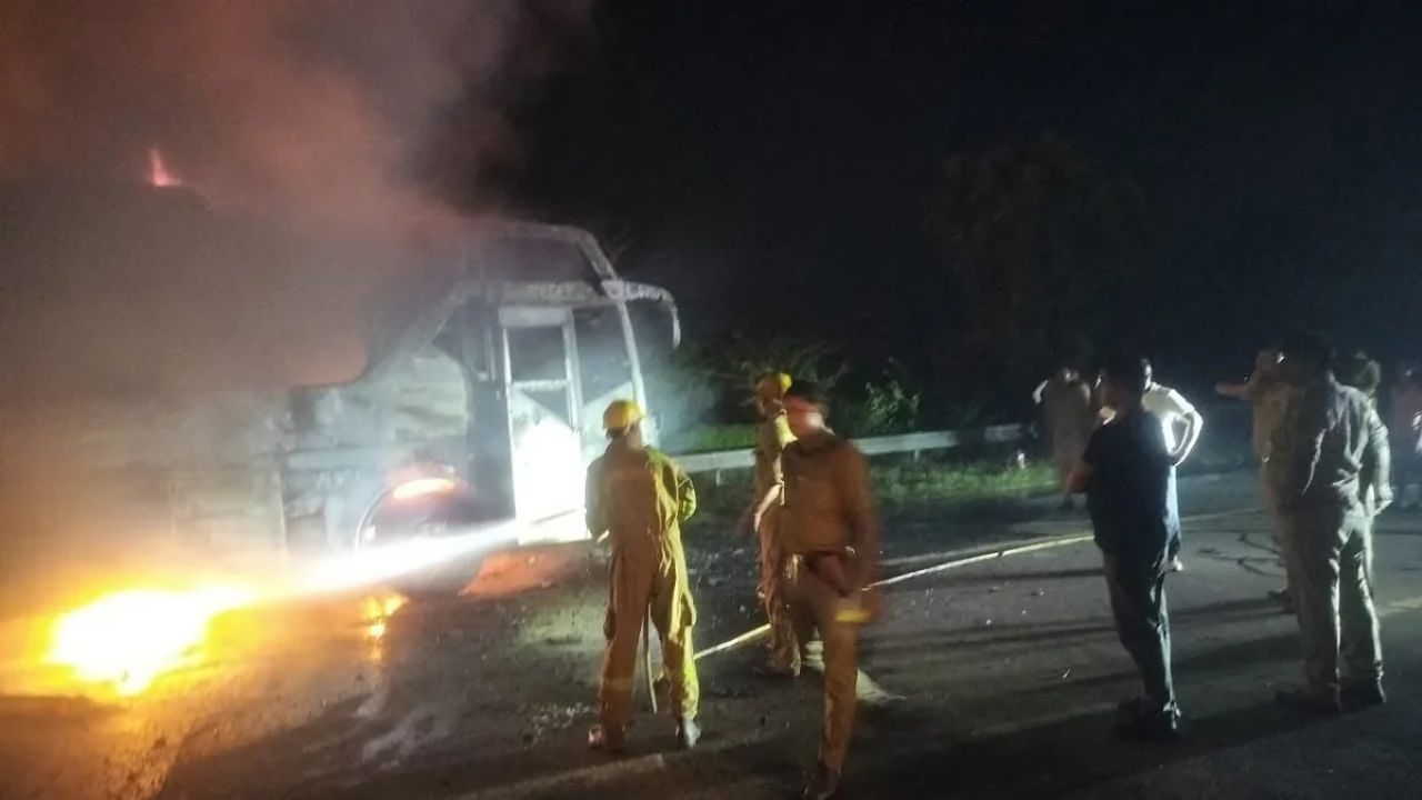 В Индии загорелся пассажирский автобус: девять человек погибли, водитель и кондуктор задержаны