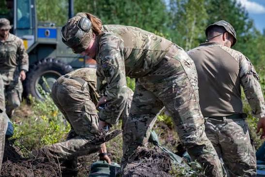 Четыре итальянских военных ранены во время стрельб на полигоне в Адажи