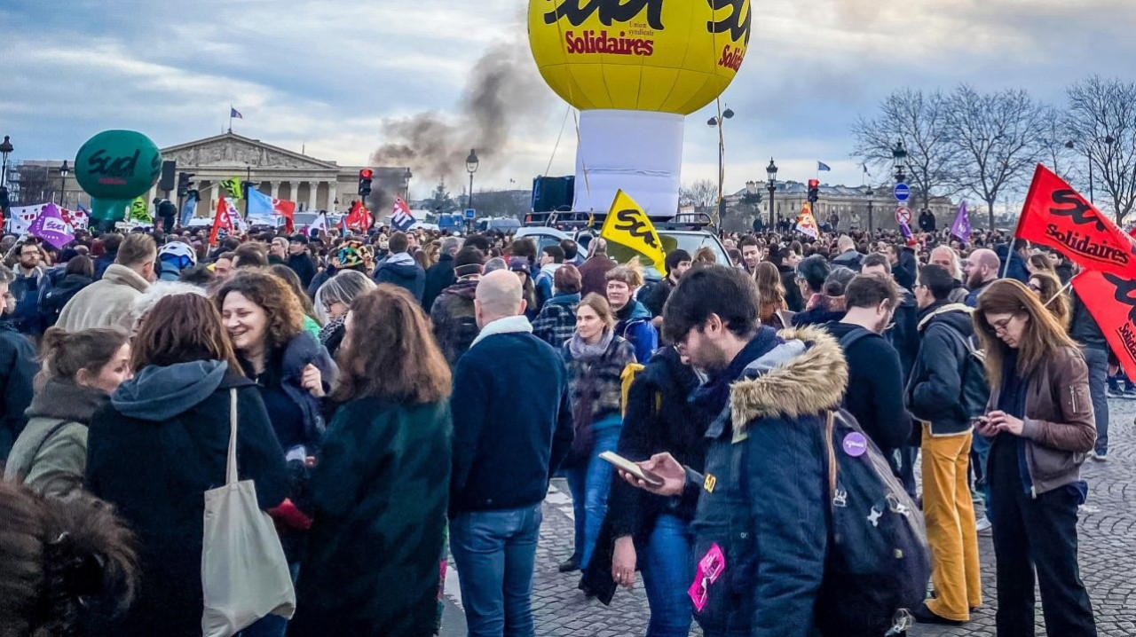 Во Франции началась масштабная забастовка: бастуют пожарные, врачи, учителя, полиция