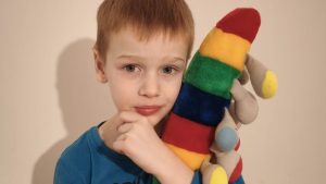 «Зеленая лампа»: 7-летнему Матвею нужна помощь для оплаты важной терапии