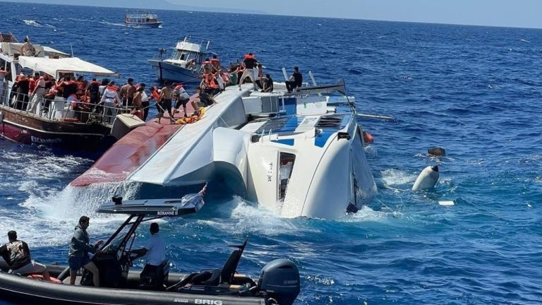 Число жертв крушения парома у берегов Кипра выросло до 12, еще 16 человек не найдены