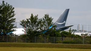 Агрессивного пассажира American Airlines пришлось примотать скотчем к креслу: рейс экстренно ушел на посадку