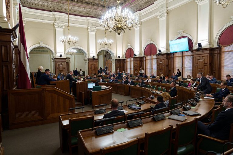 В Латвии предлагают сократить число депутатов Сейма со 100 до 70