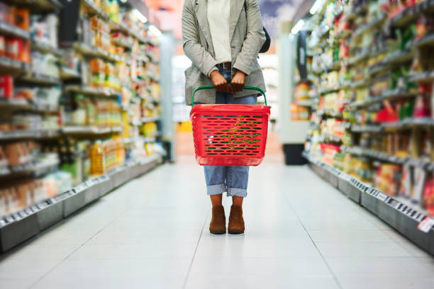Продукты подешевели сильнее ожидаемого после снижения НДС в Латвии