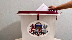 Подешевело? С 1 октября в Латвии снизили акциз на бензин и дизельное топливо