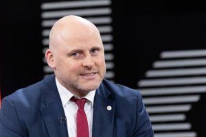 Без сценической маски: 40-летняя Леди Гага показала лицо без макияжа (ВИДЕО)