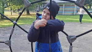 «Зеленая лампа»: маме троих детей нужна помощь для оплаты лечения 6-летнего сына