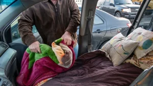 В Саласпилсе поезд сбил пешехода: пострадавший в тяжёлом состоянии