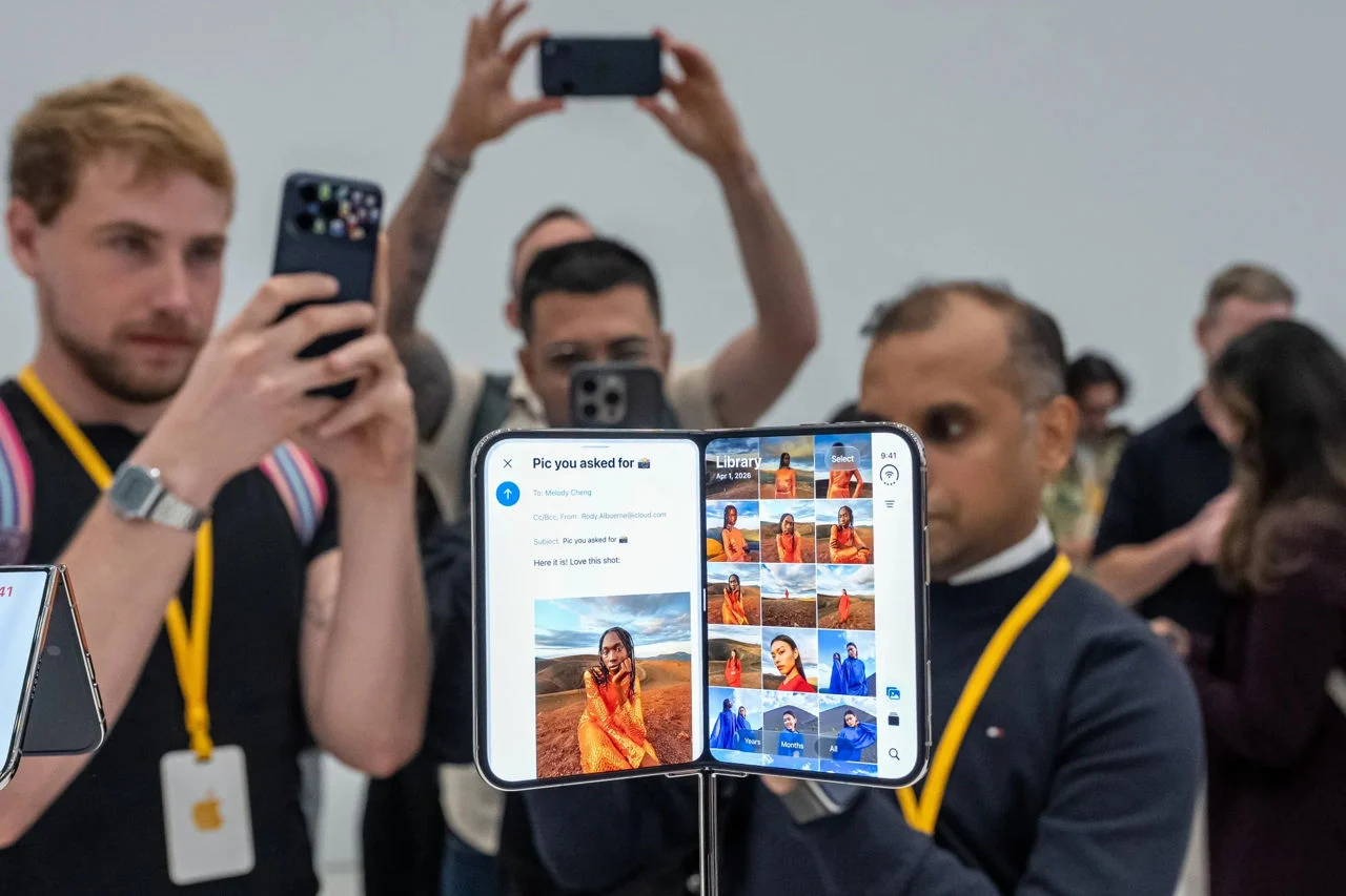 Первый складной iPhone за $1 999 раскупили за считанные минуты после старта предзаказов