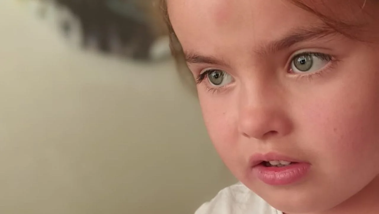 «Зеленая лампа»: 7-летней Николь из Даугавпилса нужна помощь, чтобы она начала говорить