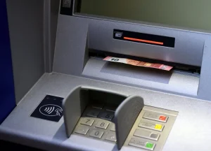 В похоронном бизнесе Латвии выявили картельный сговор и назначили штрафы на 47 тысяч евро