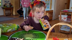 «Зеленая лампа»: 7-летняя Николь из Даугавпилса не говорит, у нее аутизм. Нужна помощь для оплаты терапии