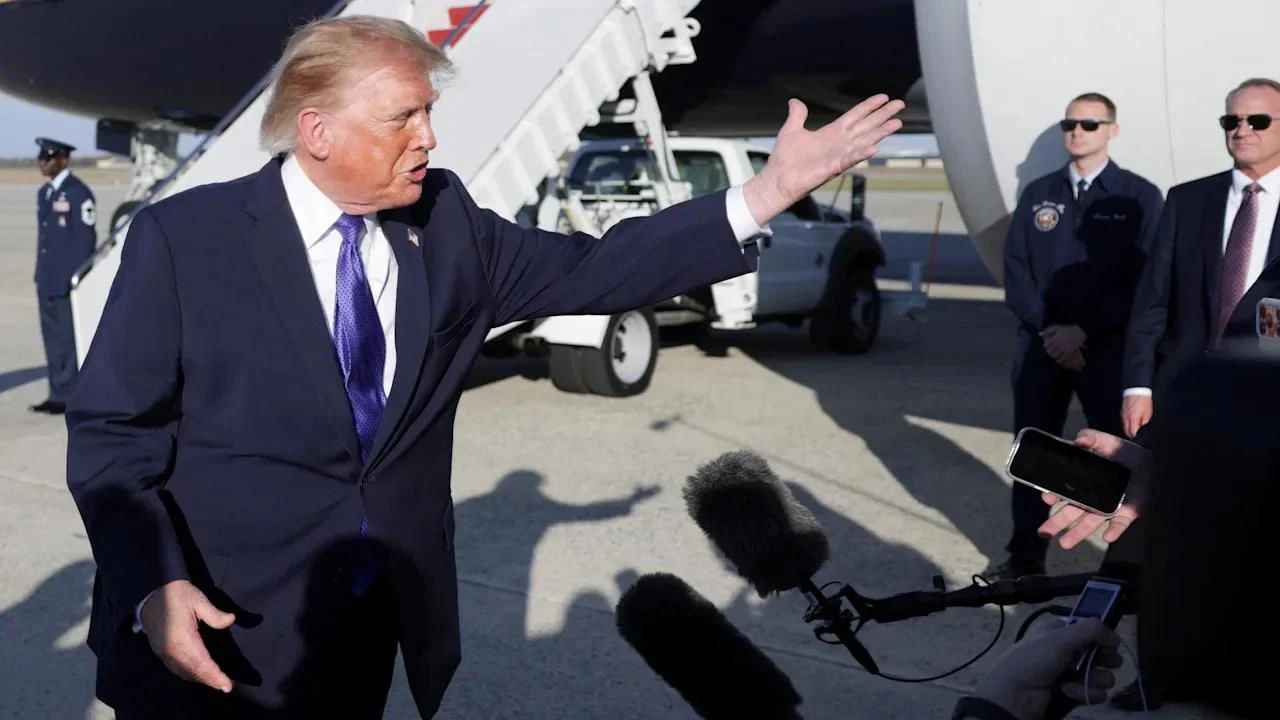 «Ты выглядишь ужасно»: Трамп перешел на личности после вопроса о своем здоровье
