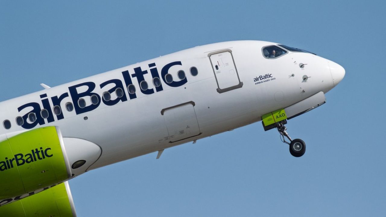 airBaltic может сократить до 700 сотрудников