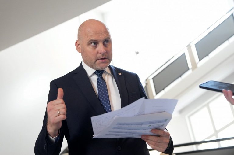 Кулбергс хочет сократить число министерств и ускорить рост экономики