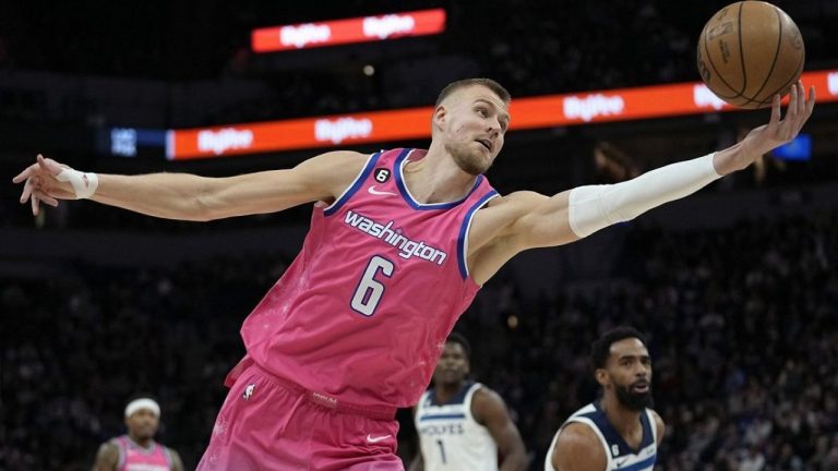 В семье звезды NBA Кристапа Порзиньгиса пополнение: его отец в четвертый раз стал папой