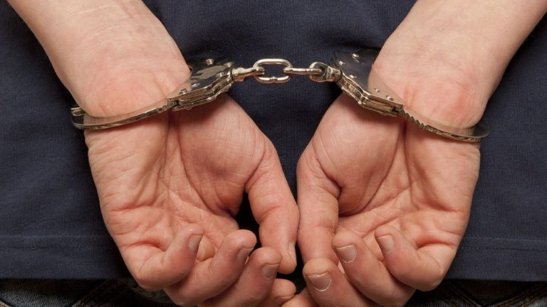 В Великобритании задержаны двое граждан Латвии за проникновение на военную базу