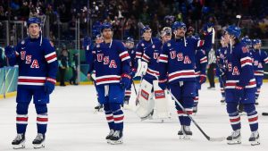 В финале мужского хоккейного турнира встретятся сборные США и Канады