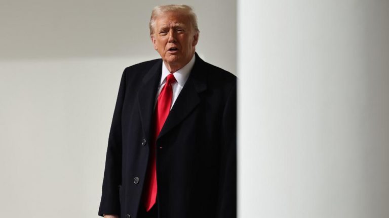 Дональд Трамп призвал Владимира Путина заключить сделку, чтобы положить конец «нелепой» войне на Украине